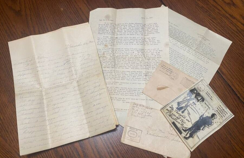 Почтальон нашел недоставленные письма солдата времен Второй мировой! Вот что он сделал с ними