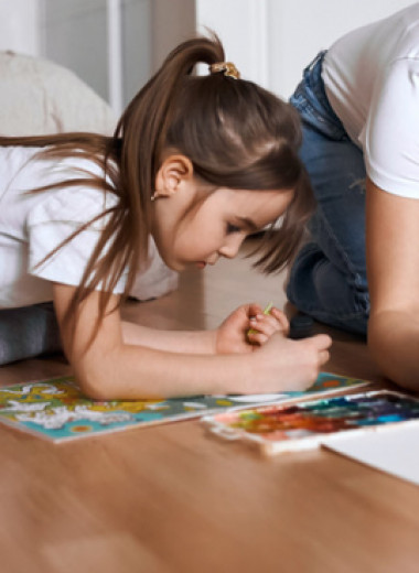 Чем заняться дома с детьми в праздники: 8 креативных идей
