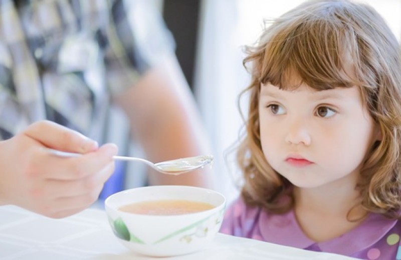 Почему ребенок плохо ест и как ему помочь