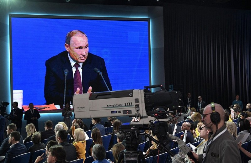 Путин прямого эфира vs Путин документального фильма