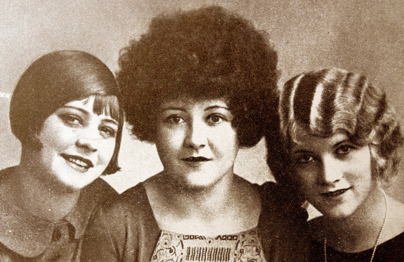 От роговой оправы до красного лака: как развивалась мода между двумя мировыми войнами