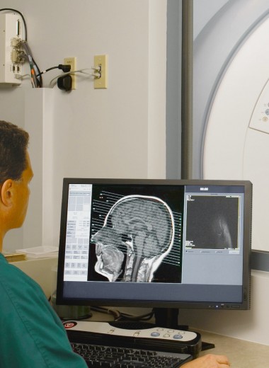 6 странных вещей, которые люди делали в МРТ-сканере