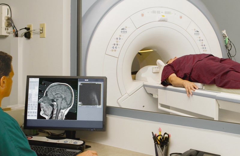 6 странных вещей, которые люди делали в МРТ-сканере