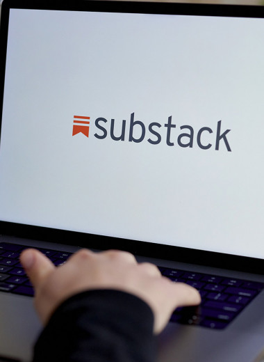 Заработать на журналистике и победить кликбейт и фейки: как работает Substack