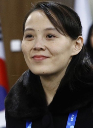 Наследницей якобы заболевшего Ким Чен Ына называют его сестру Ким Ё Чжон. Что о ней известно