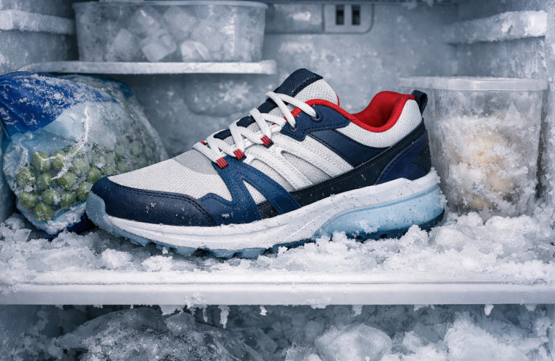 Зачем на ночь класть кроссовки в морозилку