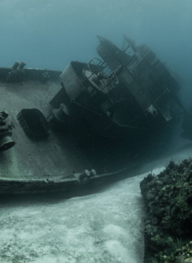 Сводили моряков с ума и сбивали суда с курса: 6 самых опасных мест в Мировом океане