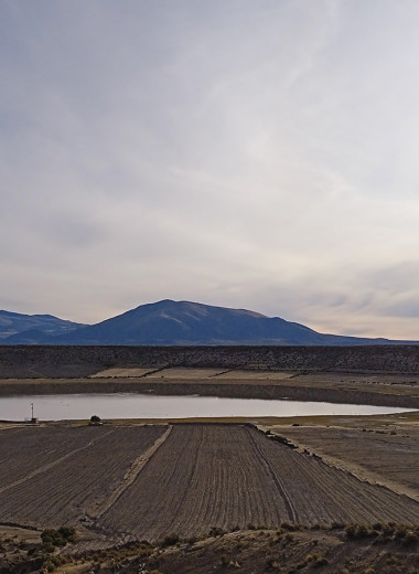 Одна вокруг света: озеро на месте «звездной раны» и деревенская прачечная в Боливии