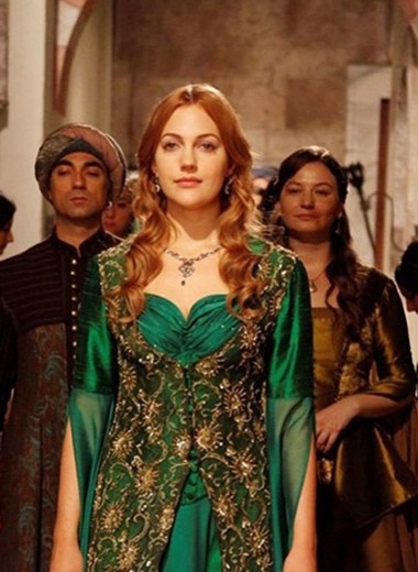Восточный люкс: как одеваются турецкие актрисы на дорожке и в жизни