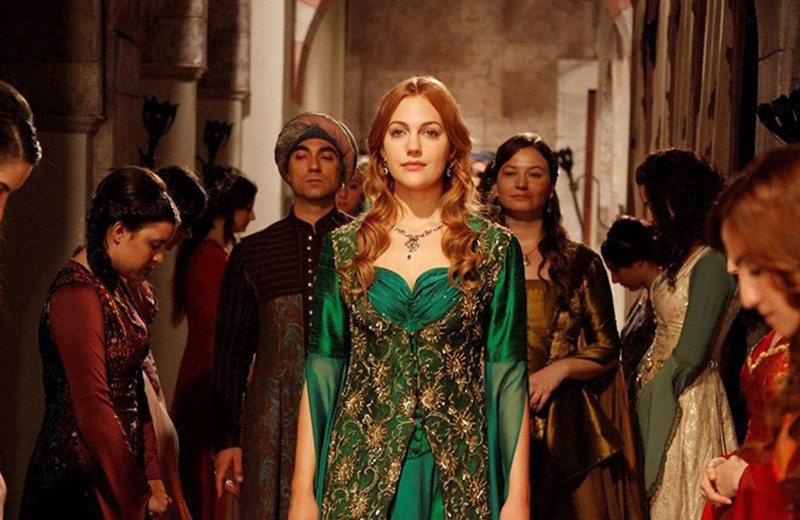 Восточный люкс: как одеваются турецкие актрисы на дорожке и в жизни