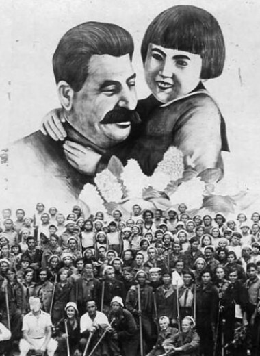 «Спасибо товарищу Сталину за наше счастливое детство»: как сложилась судьба девочки с легендарного плаката