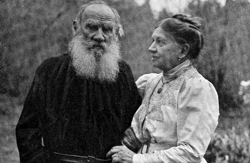 Он шантажом заставлял Софью рожать все чаще и чаще: жуткие факты из жизни Льва Толстого