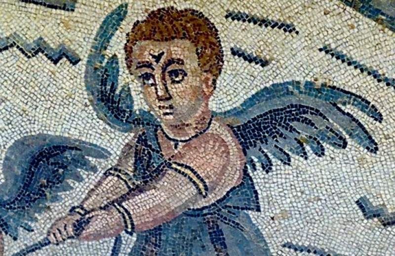 Знак на лбу у римских купидонов назвали клеймом преступников и рабов