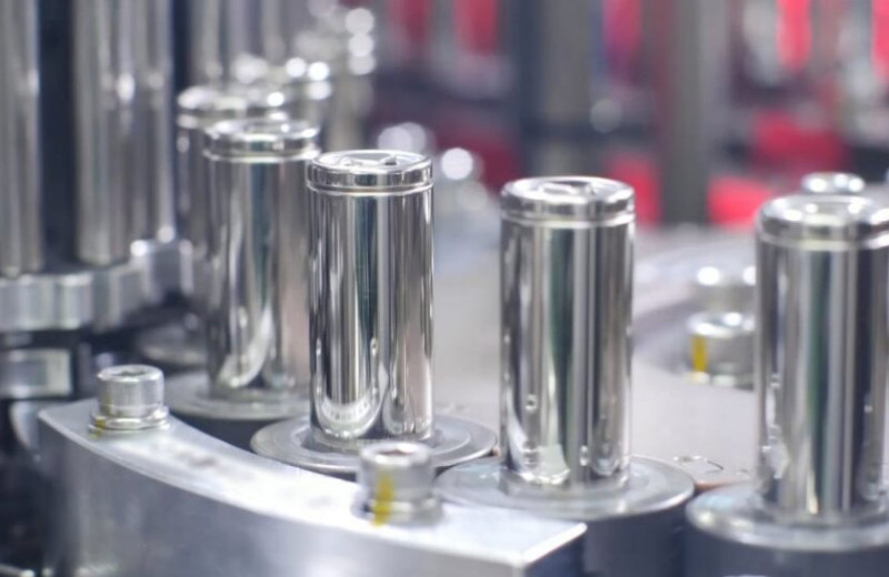 Российские химики создали новый тип аккумулятора, который заряжается в 10 раз быстрее литий-ионного