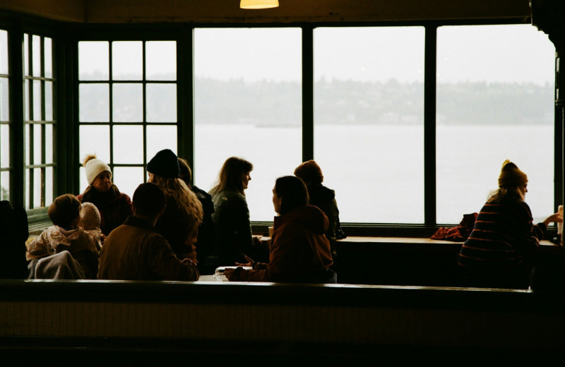 Между домом и работой: что такое «третьи места» и зачем они нужны нам сегодня