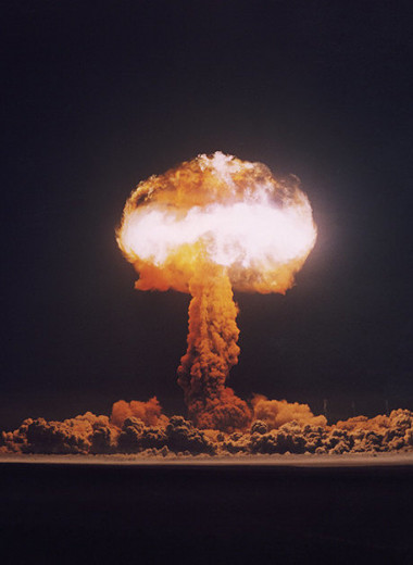 Ядерный взрыв: что нужно знать об оружии массового поражения и как спастить от удара