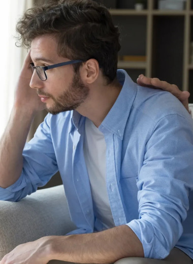 «Сыночка-корзиночка» и «мамин пирожок»: почему мам парней с особенностями ранят эти определения