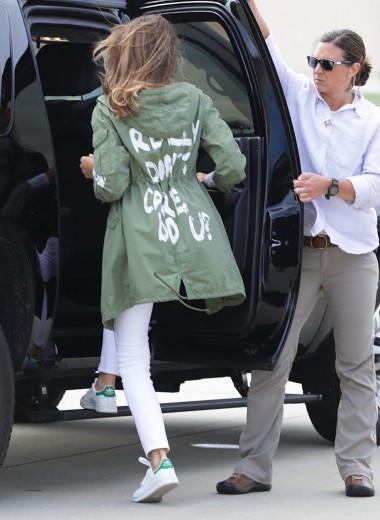 Мелания Трамп надела куртку с надписью «Мне все равно». Разразился скандал