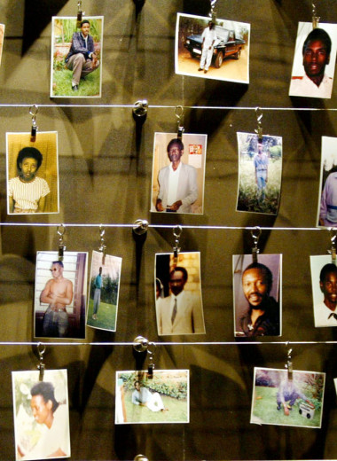 Радио геноцида: за что в Гааге судят мультимиллионера из Руанды