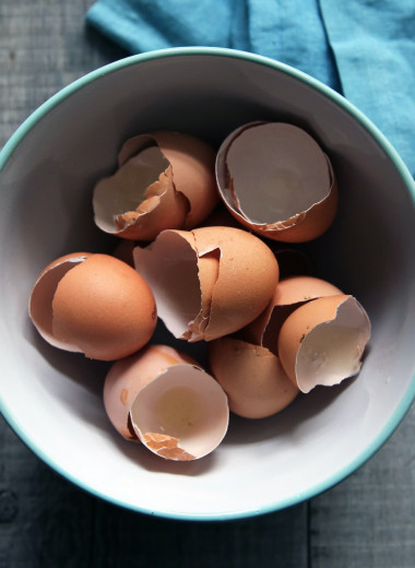 Перестаньте выбрасывать яичную скорлупу! 5 креативных идей использования яичной оболочки