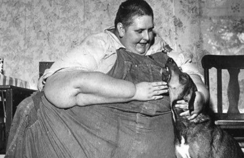 Он весил 600 кг, но у него была жена. Самый толстый человек в истории