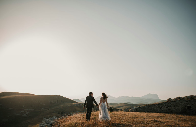 Проверка жениха и невесты на прочность: 7 необычных свадебных ритуалов в разных странах