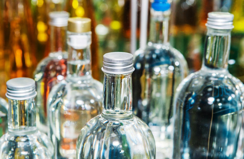 Почему метиловый спирт попадает в напитки
