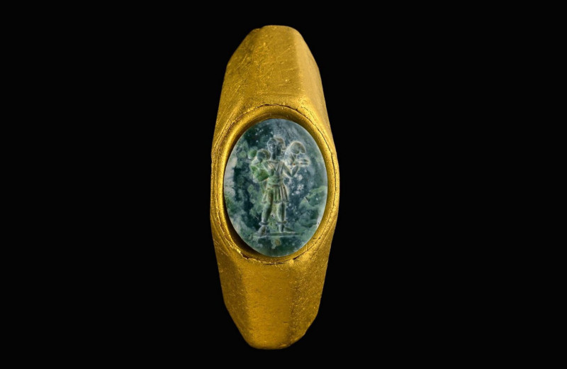 В Израиле найдено кольцо с одним из древнейших изображений Христа