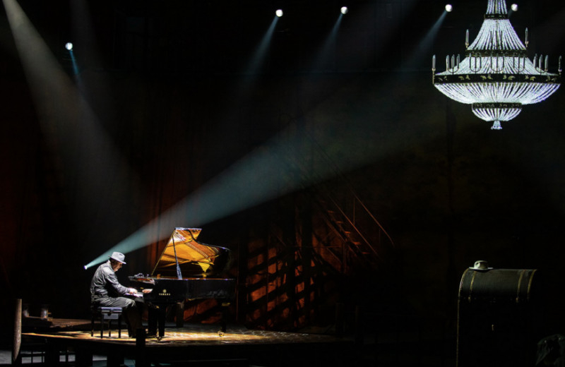 «В театре могут обидеть по-настоящему»: как пианист Борис Березовский покоряет сцену в новом аплуа