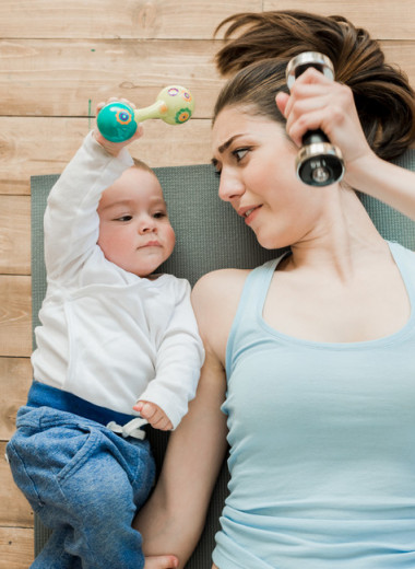 Комплекс упражнений для мам с малышом до 3-х лет в домашних условиях