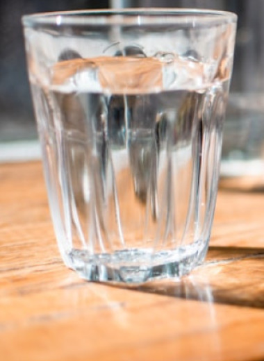 Сколько воды нужно пить в день и чем опасно обезвоживание