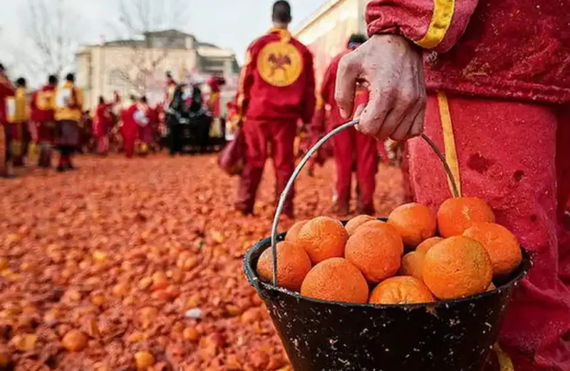 День апельсиновой битвы и праздник кур: самые необычные торжества разных народов мира