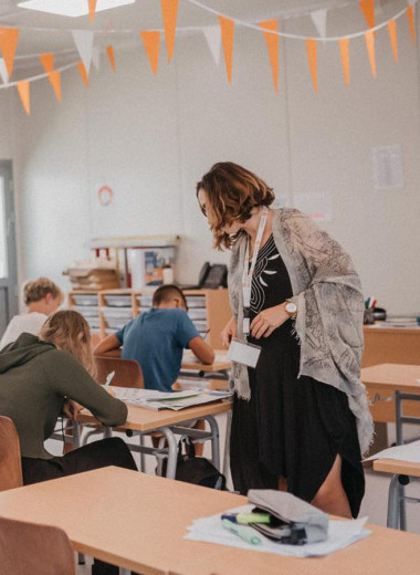 «Мест для педагогов уже мало»: как живут и работают российские учителя за границей