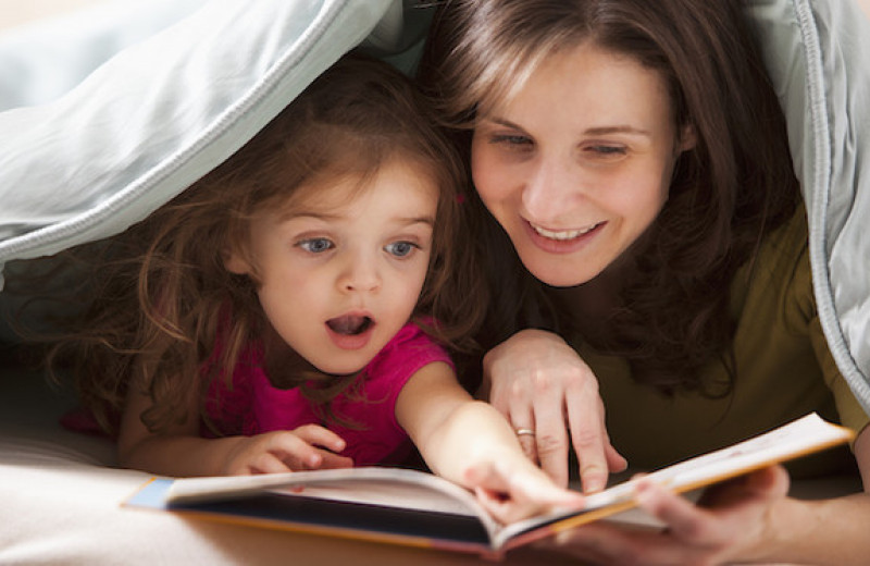 С какого возраста начинать читать ребенку книги?