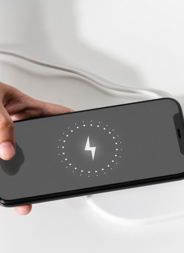 5 ошибок при зарядке телефона: они убивают аккумулятор за пару недель