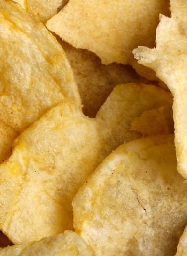 Любите чипсы? Психолог рассказала, какие чипсы выбирают люди с разными характерами