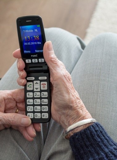 9 лучших бабушкофонов: подборка телефонов для пожилых