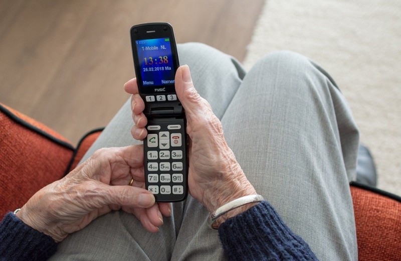 9 лучших бабушкофонов: подборка телефонов для пожилых