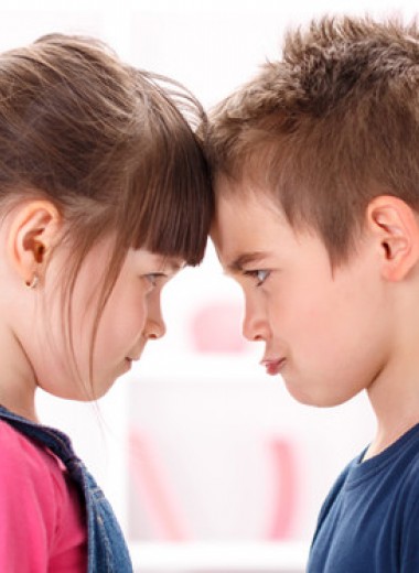 Соперничество между детьми: что делать родителям
