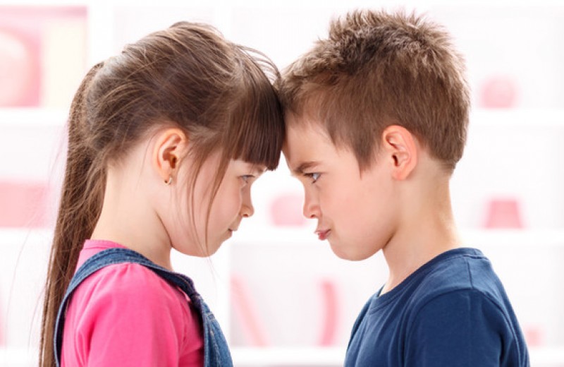 Соперничество между детьми: что делать родителям