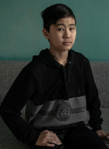 «Вы воспитываете будущего гея». История казахстанского мальчика Арулата Мухаметкали — юного мастера по маникюру, который заставил всех собой гордиться