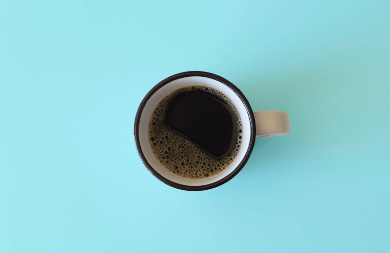 Утро начинается не только с кофе: 7 напитков, которые зарядят вас энергией на весь день