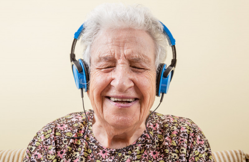 Музыкальная терапия показывает обнадеживающие результаты против развития деменции
