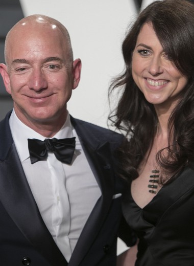 Безос официально развелся с женой и отдал ей 4% Amazon