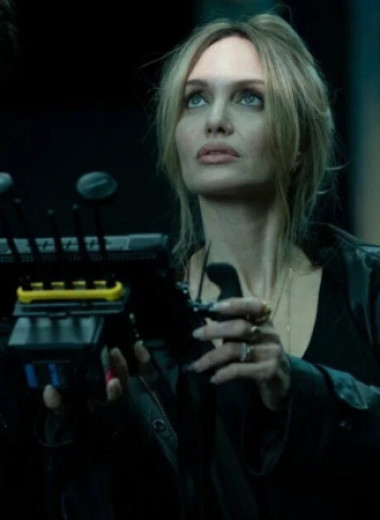 Лоскутная техника: каким получился фильм «Кутюр» с Анджелиной Джоли