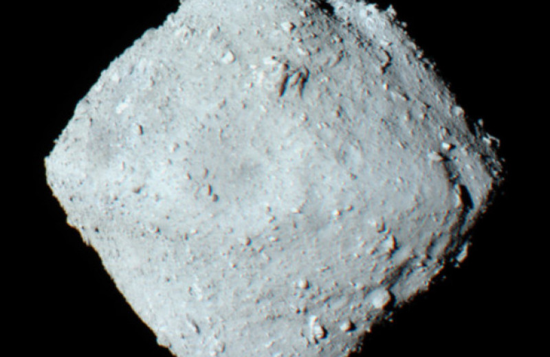 Планетологи отыскали досолнечные зерна в грунте астероида Рюгу
