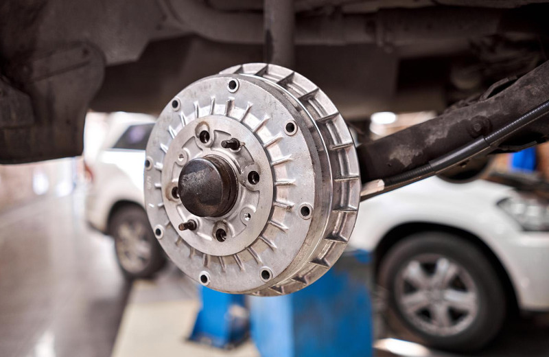 Как устроены барабанные тормоза и чем они отличаются от дисковых