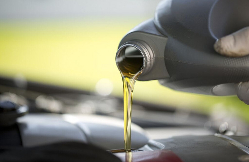 Нужно ли вашей машине малозольное масло: простой ответ на сложный вопрос