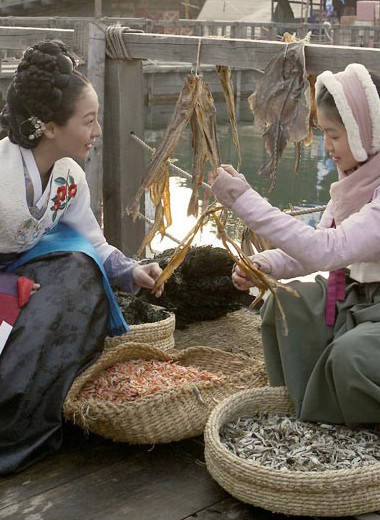 «Культ Ким Мандок». Как сирота смогла накормить остров для ссыльных и основать торговую компанию в Корее