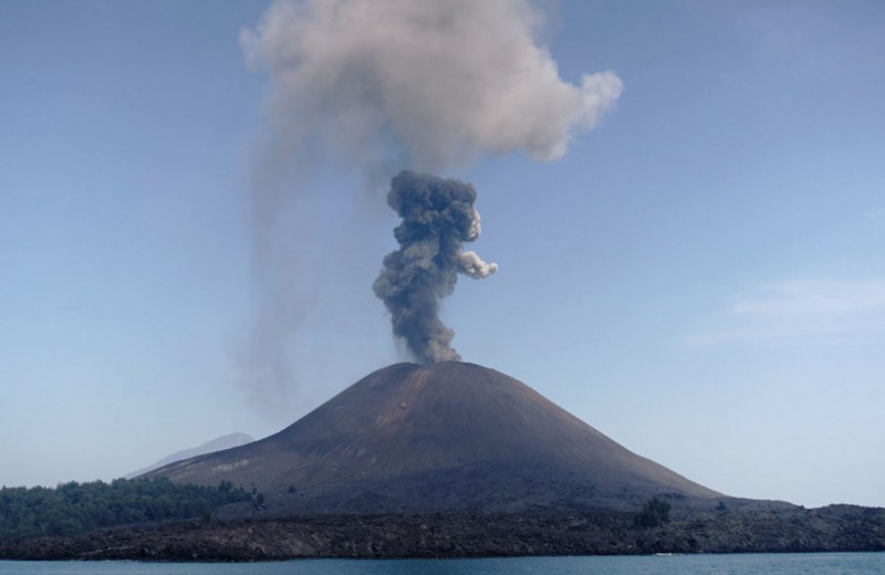 Взрывной характер: чем опасен вулкан Кракатау